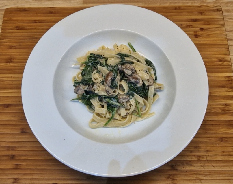 Creamy Garlic, Mushroom & Spinach Pasta