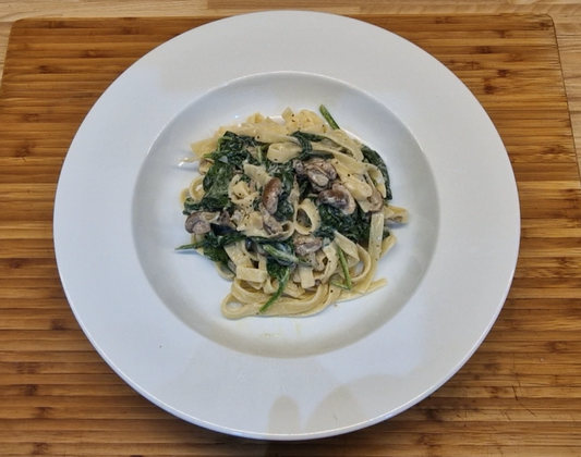 Creamy Garlic, Mushroom & Spinach Pasta