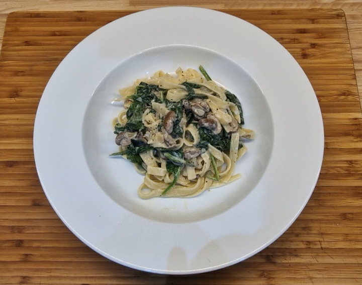 Creamy Garlic, Mushroom & Spinach Pasta